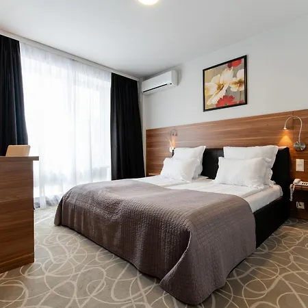 Hotel President-2
